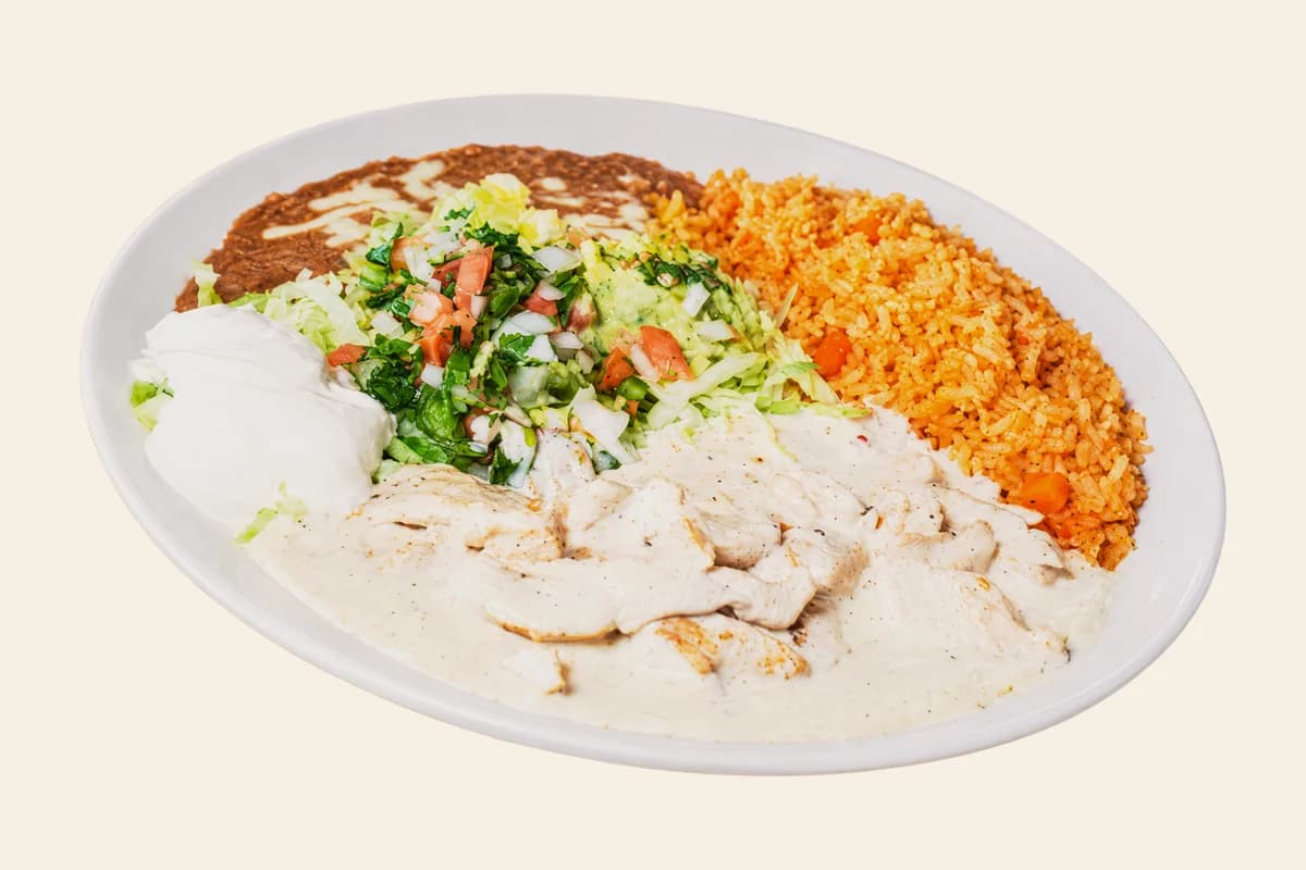 Pollo a la crema: chicken in creamy sauce with Mexican rice, refried beans and pico de gallo